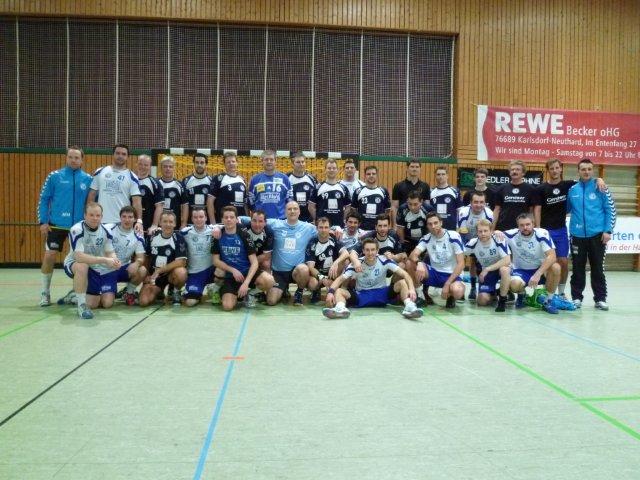 Für den guten Zweck waren ein Allstar-Team und Akteure des TV Neuthard im Einsatz. Stargast war der frühere Nationaltorhüter Henning Fritz (hintere Reihe, im schwarzen Shirt)