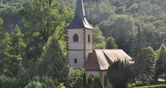 Blick auf die Kirche in Heiligkreuz