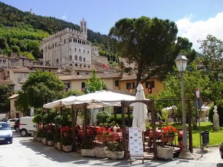 Aufnahme des Palazzo dei Consoli in Gubbio, Italien