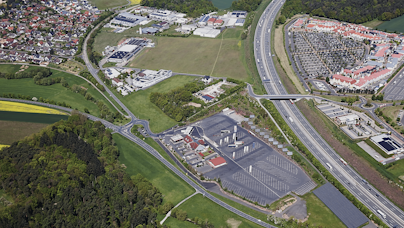 Luftbild Gewerbegebiet westlich der Autobahn