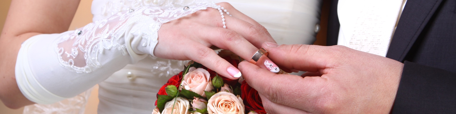RIngtausch bei einer Hochzeit.